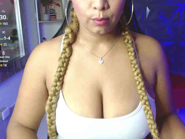 Adelle32 webcam