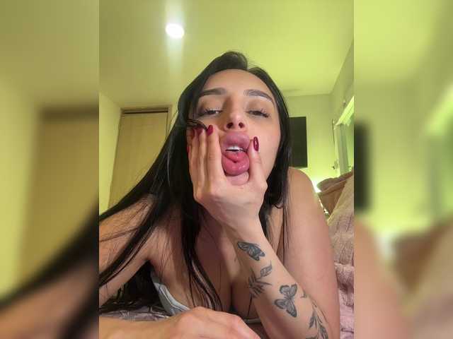 AprilRosse's BongaCams show and profile