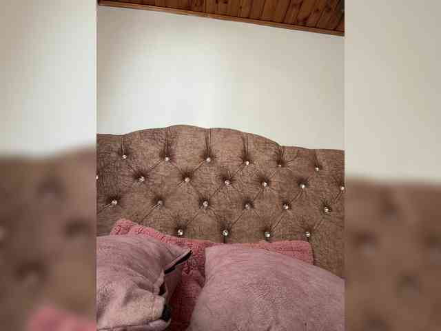 AprilRosse webcam