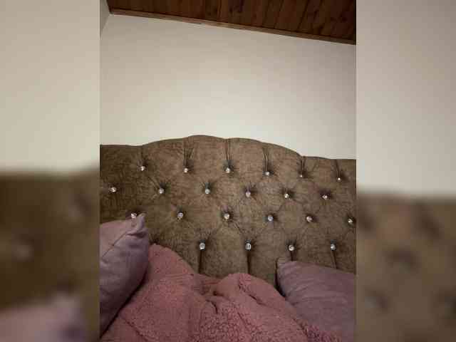 AprilRosse webcam