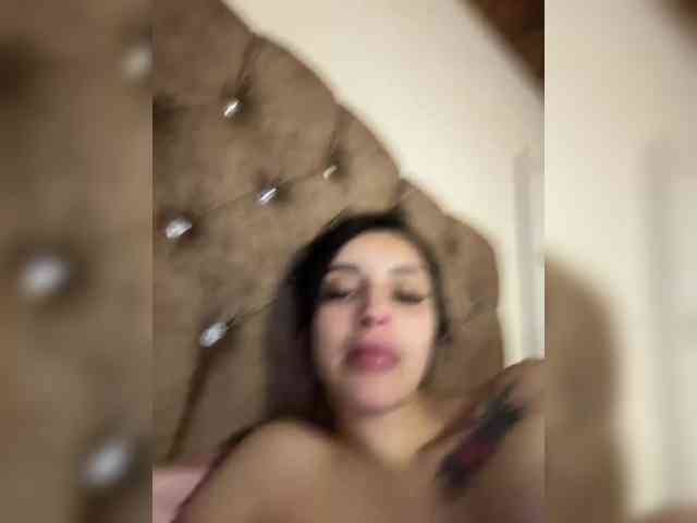 AprilRosse webcam