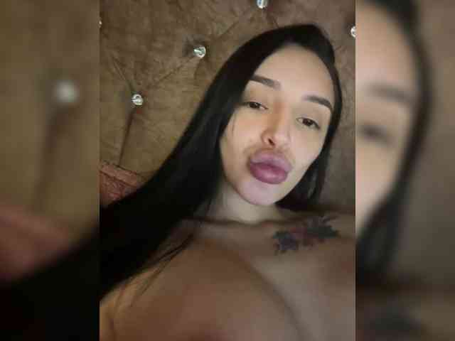 AprilRosse webcam