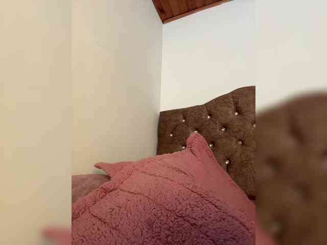 AprilRosse webcam