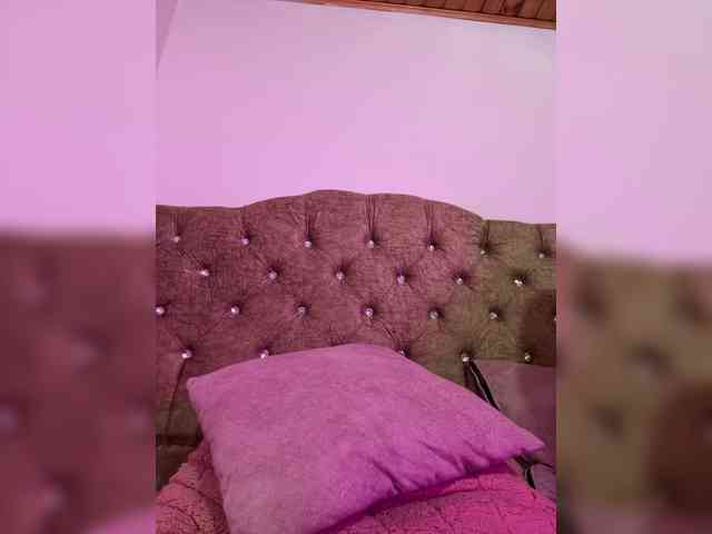AprilRosse webcam