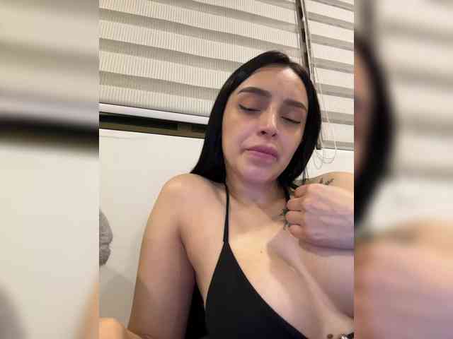 AprilRosse webcam