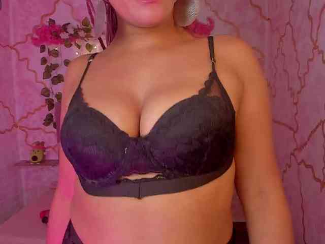 MelodyDhh webcam