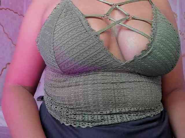 MelodyDhh webcam
