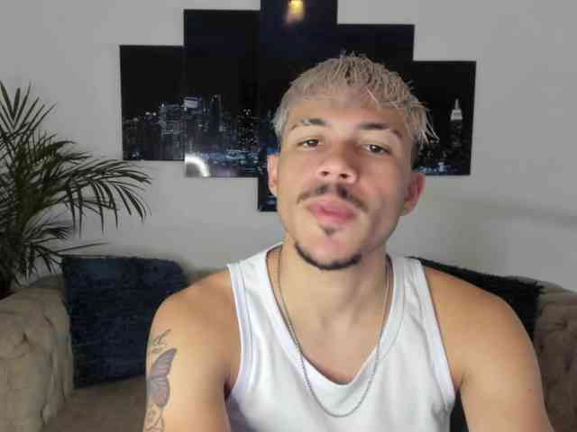 sexyandirdy-pub webcam
