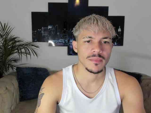 sexyandirdy-pub webcam