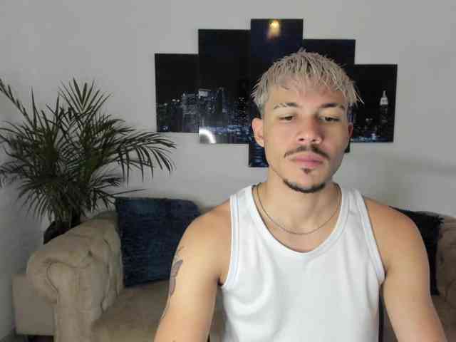 striptease web cam Sexyandirdy-pub