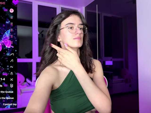 SweetieTati live cam