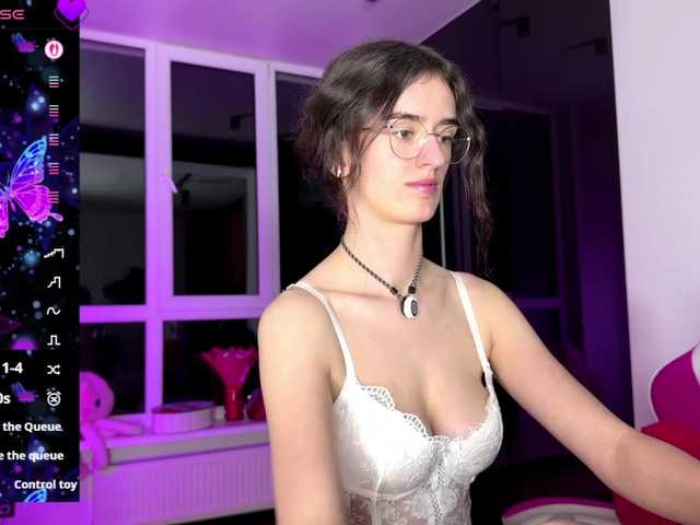 SweetieTati's BongaCams show and profile