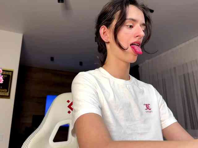 SweetieTati webcam