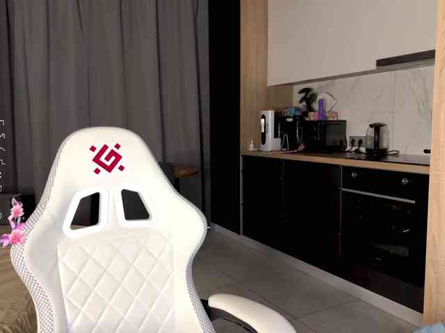 SweetieTati webcam