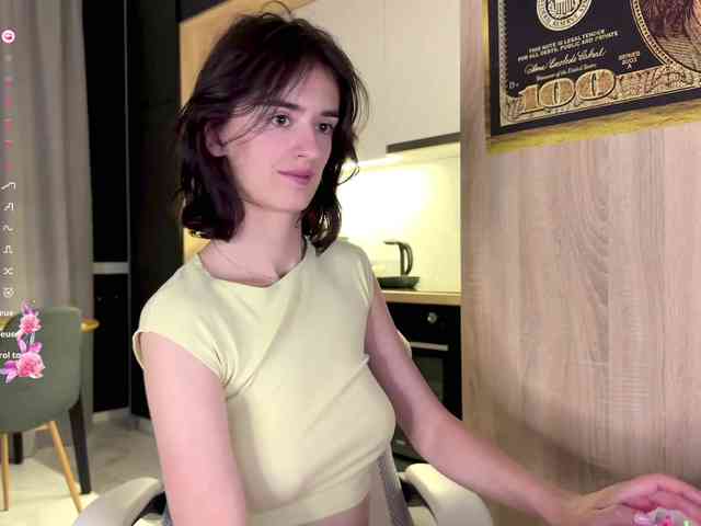 SweetieTati webcam