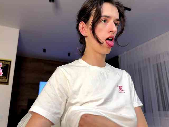 SweetieTati webcam