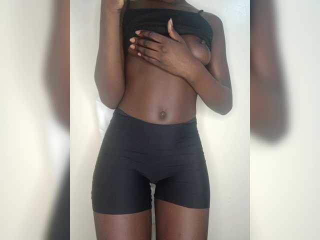 Sexybootyy's BongaCams show and profile