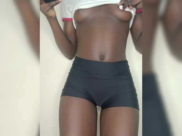 Sexybootyy's BongaCams show and profile