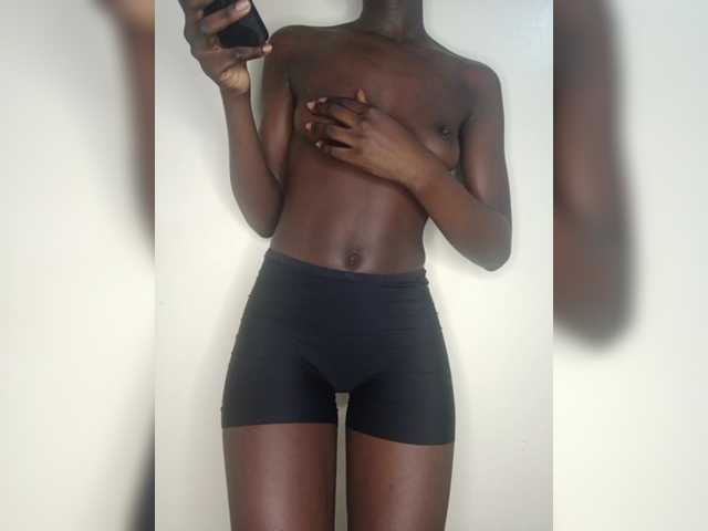 Sexybootyy's BongaCams show and profile