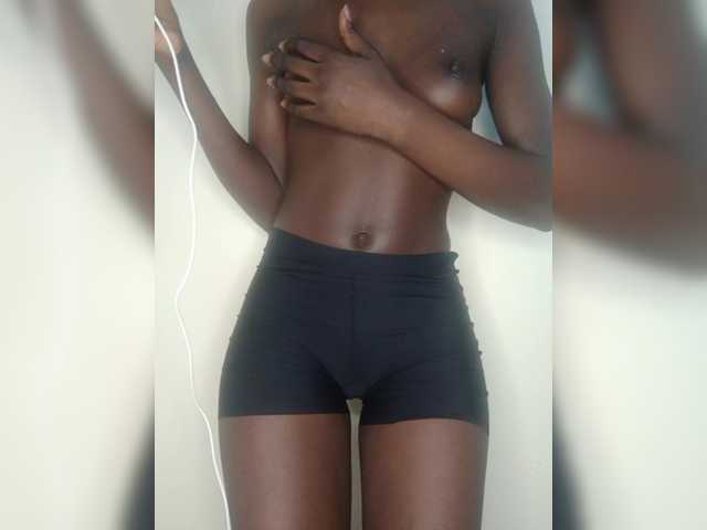 Sexybootyy's BongaCams show and profile