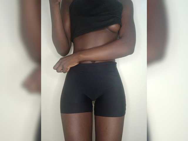 Sexybootyy's BongaCams show and profile