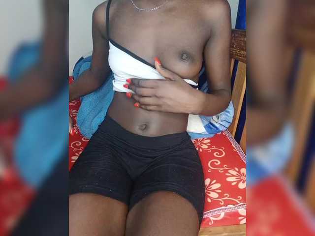 Sexybootyy's BongaCams show and profile