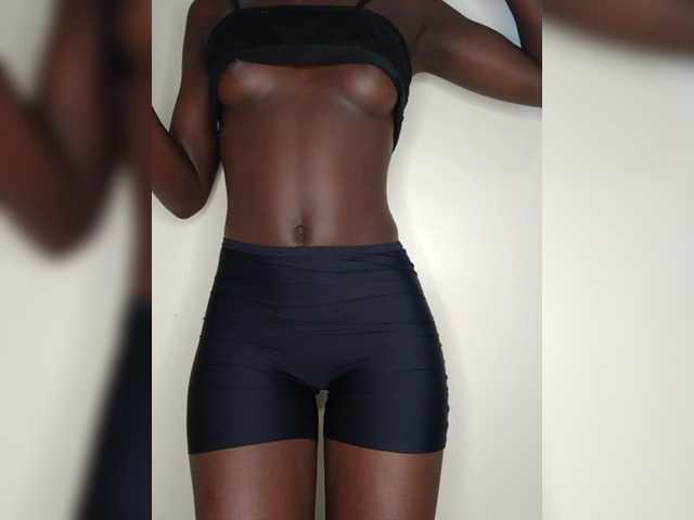 Sexybootyy's BongaCams show and profile