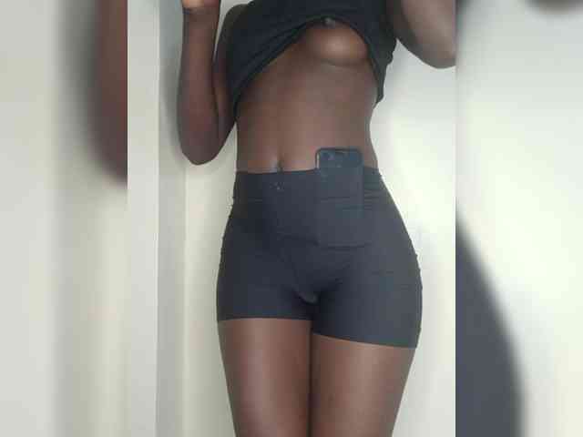 Sexybootyy webcam
