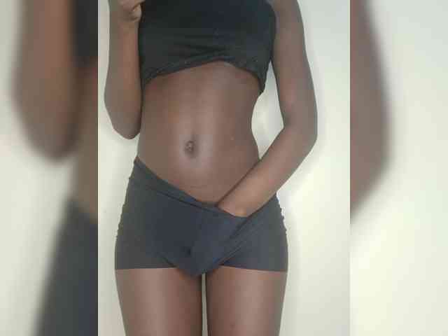 Sexybootyy webcam