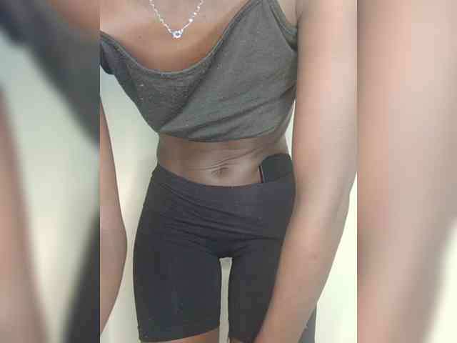 Sexybootyy webcam