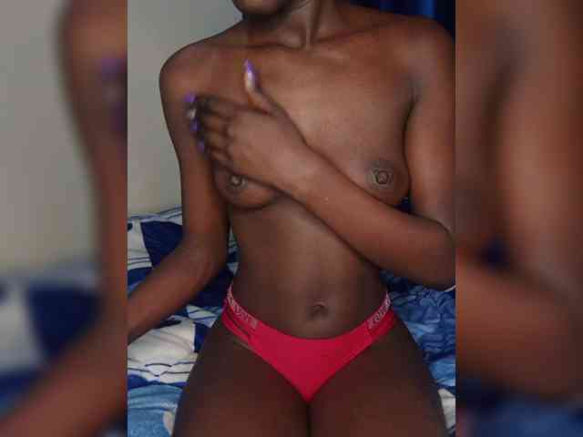 Sexybootyy webcam