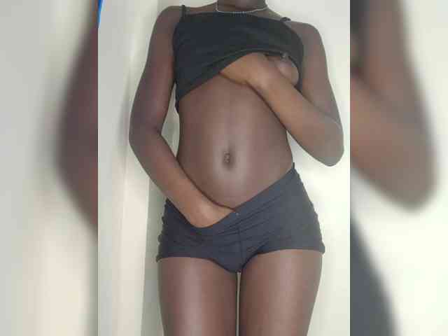 Sexybootyy webcam