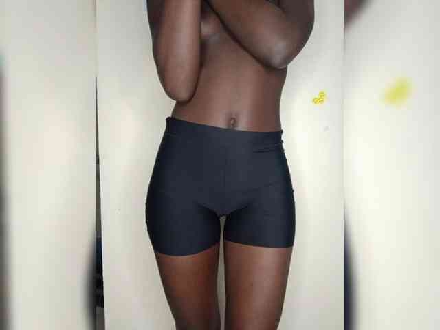Sexybootyy webcam