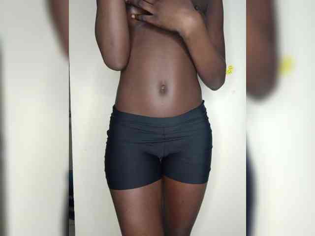 Sexybootyy webcam