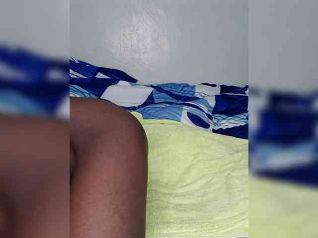 Sexybootyy webcam