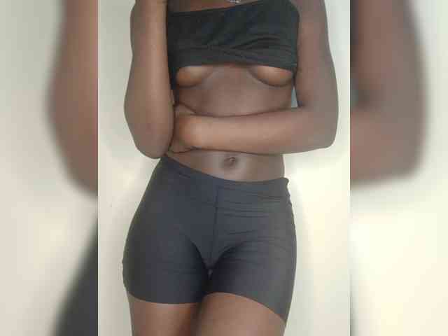 Sexybootyy webcam