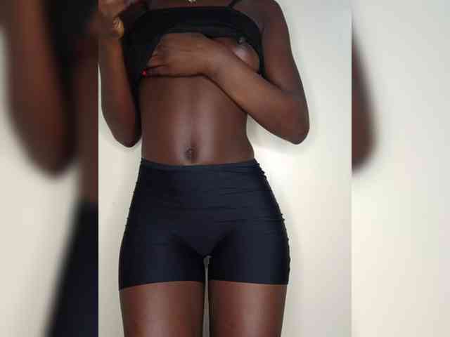 Sexybootyy webcam