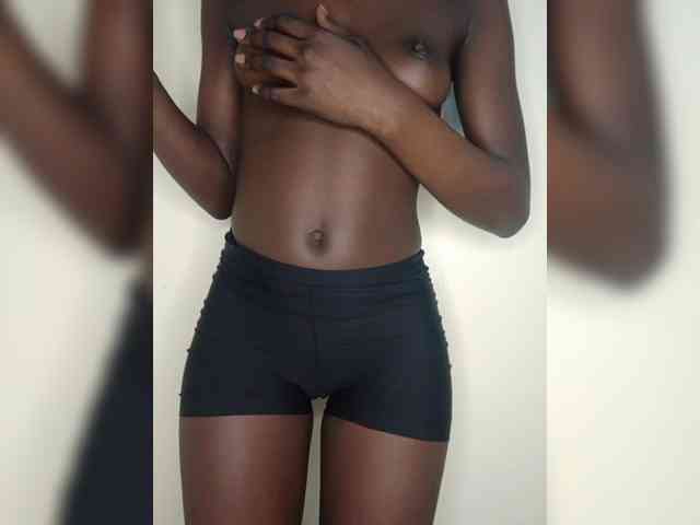 Sexybootyy webcam