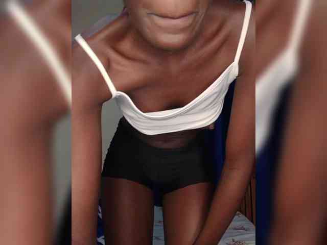 Sexybootyy webcam