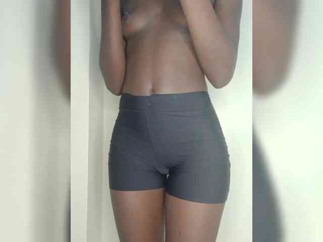Sexybootyy webcam
