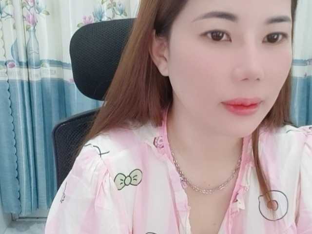 Queendy's BongaCams show and profile