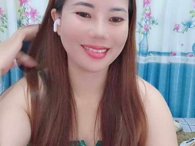 Queendy's BongaCams show and profile