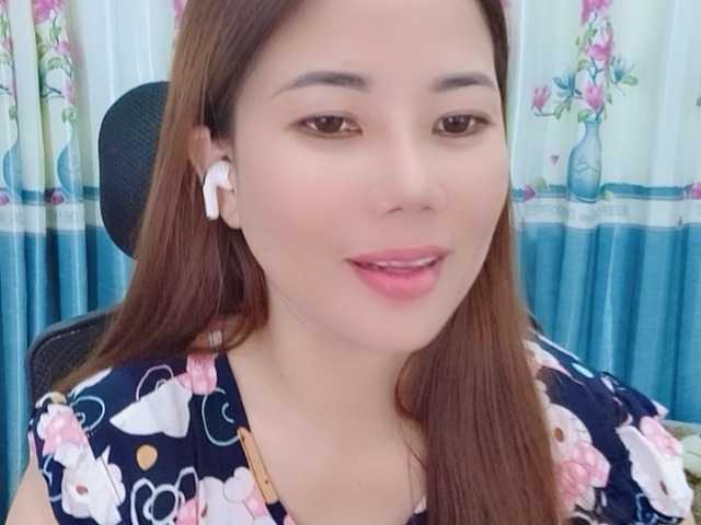 Queendy's BongaCams show and profile