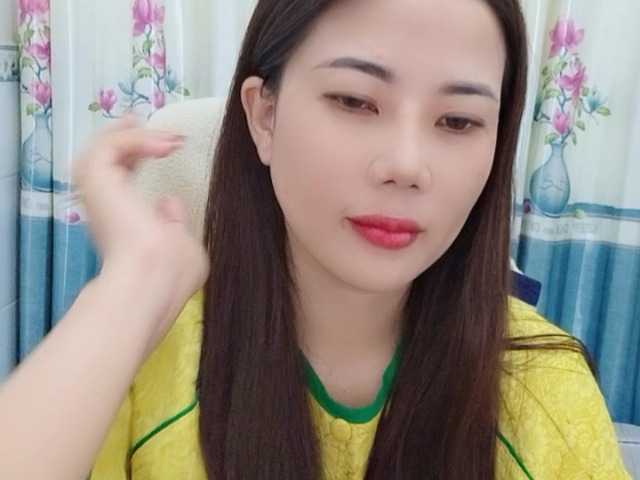 Queendy's BongaCams show and profile