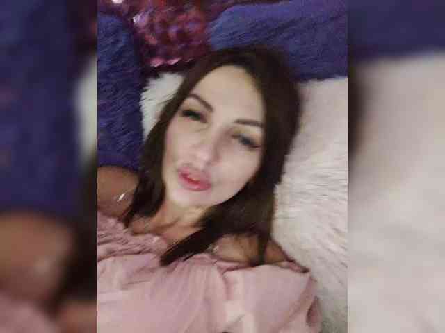 DaryaBloom webcam