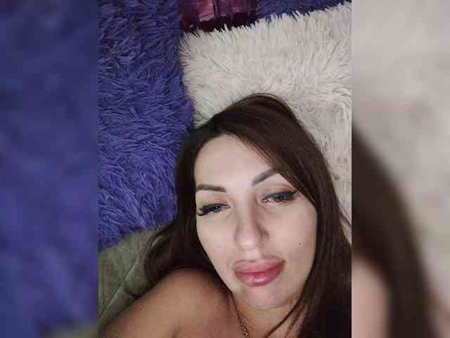 DaryaBloom webcam