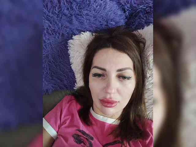 DaryaBloom webcam