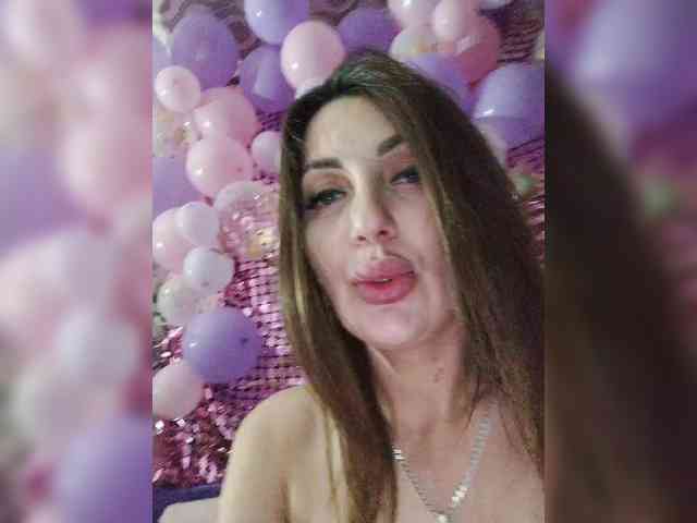 DaryaBloom webcam