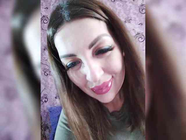 DaryaBloom webcam