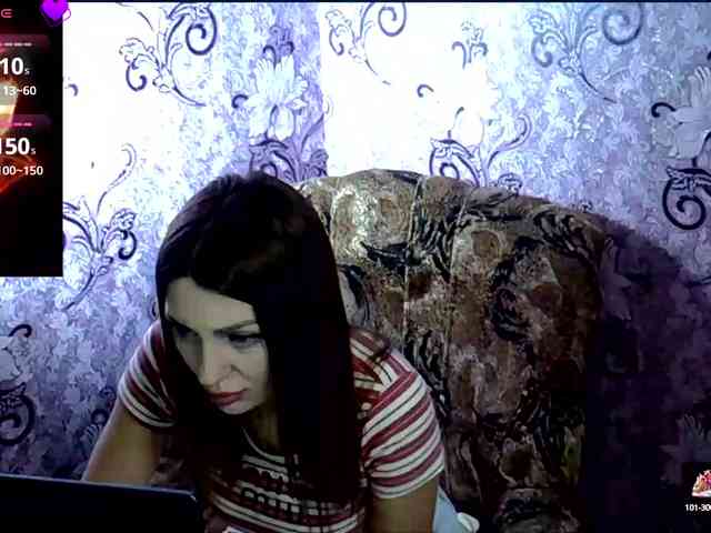 DaryaBloom webcam